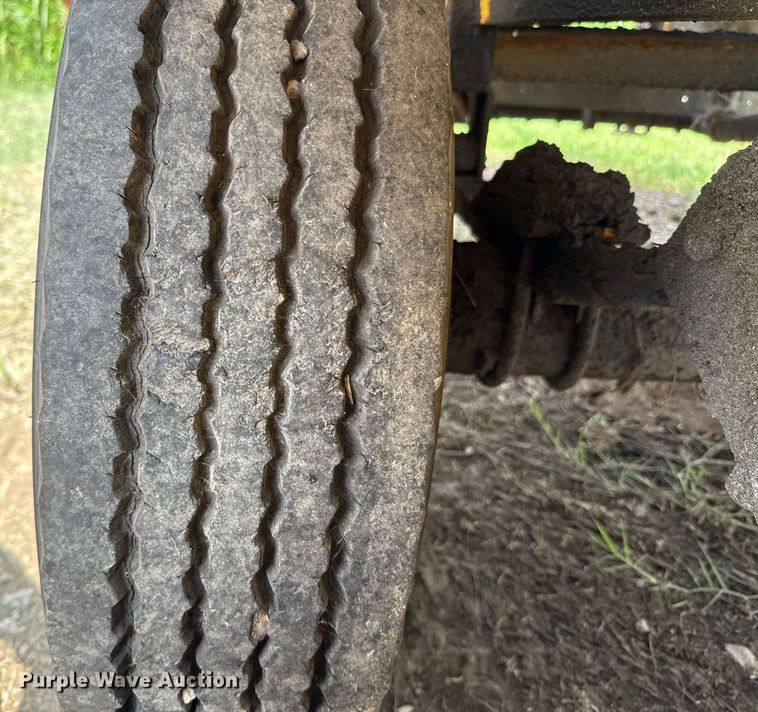 image for item EJ3830 1987 Etnyre MU10TND oil distributor trailer