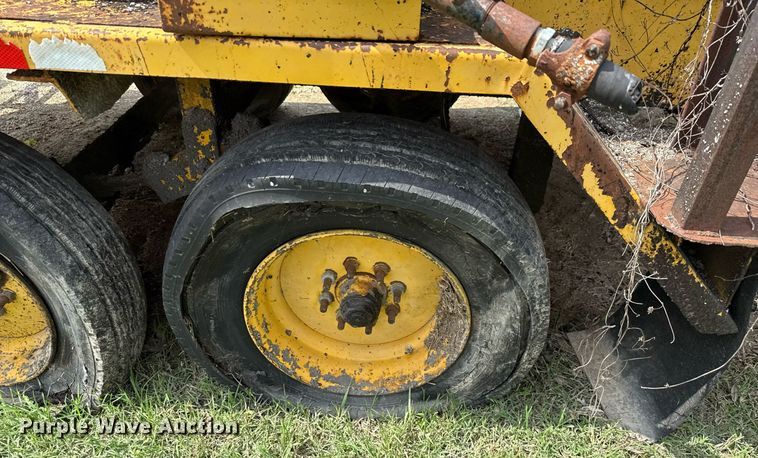 image for item EJ3830 1987 Etnyre MU10TND oil distributor trailer