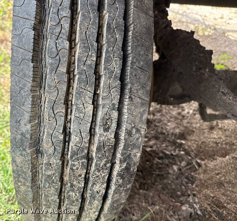 image for item EJ3830 1987 Etnyre MU10TND oil distributor trailer