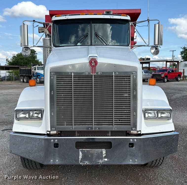 image for item EJ4620 2001 Kenworth T800 dump truck