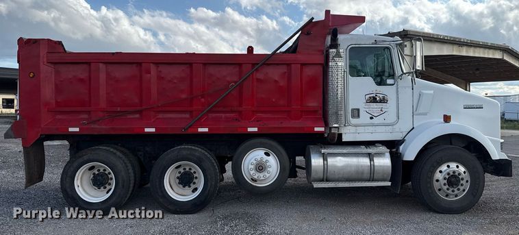 image for item EJ4620 2001 Kenworth T800 dump truck