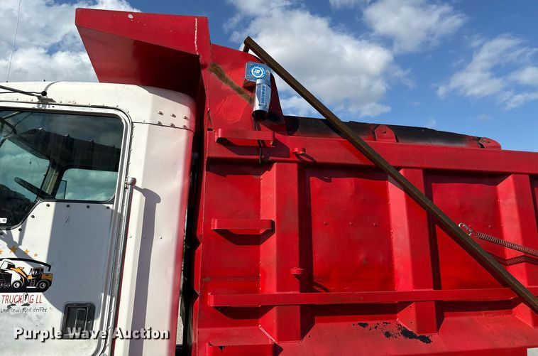 image for item EJ4620 2001 Kenworth T800 dump truck