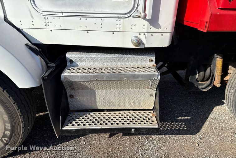 image for item EJ4620 2001 Kenworth T800 dump truck