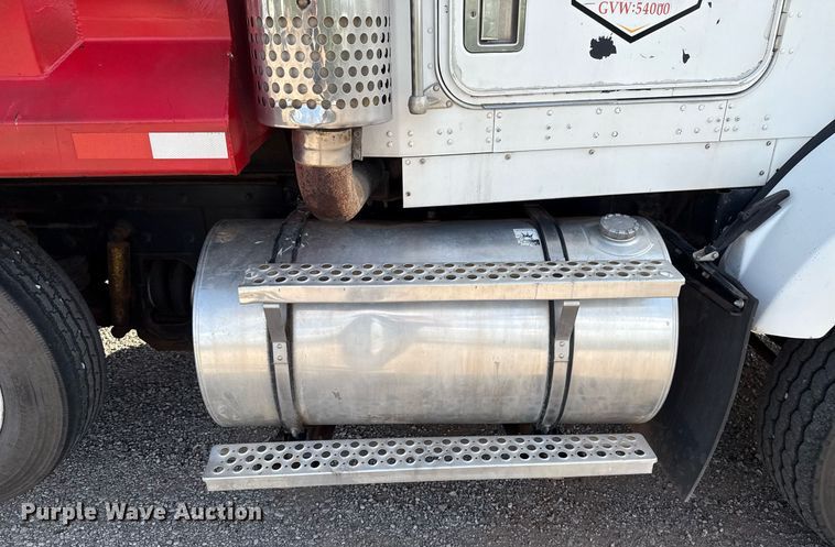 image for item EJ4620 2001 Kenworth T800 dump truck