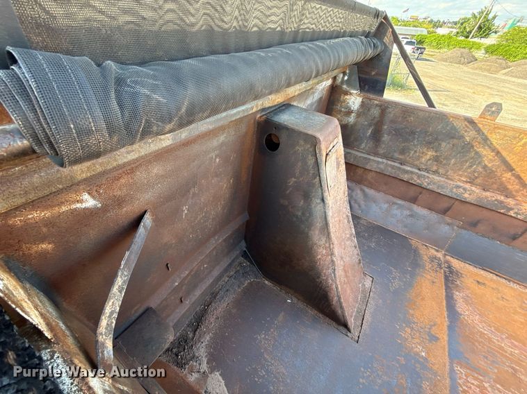 image for item EJ4620 2001 Kenworth T800 dump truck