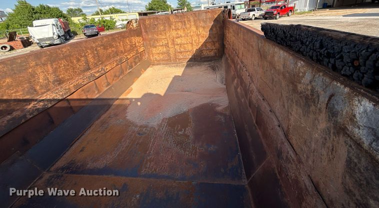 image for item EJ4620 2001 Kenworth T800 dump truck