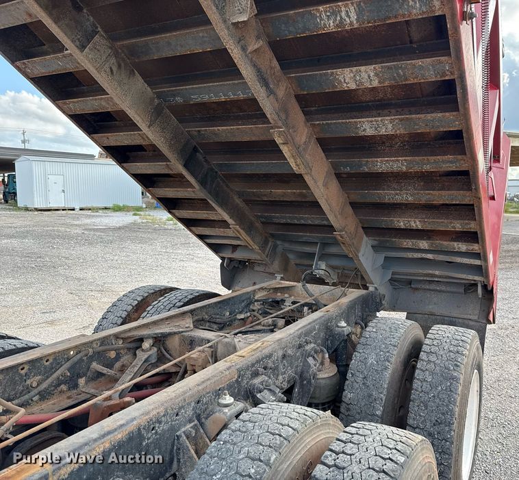 image for item EJ4620 2001 Kenworth T800 dump truck