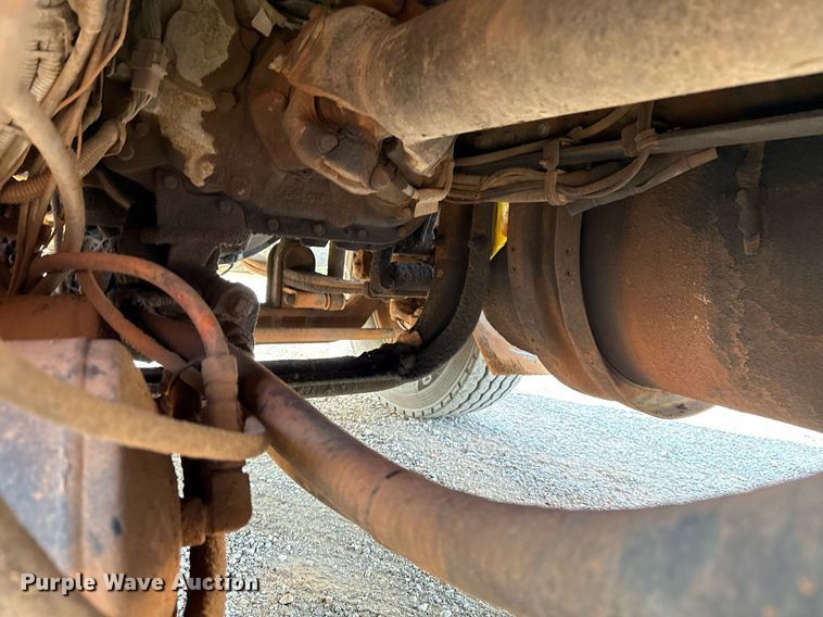 image for item EJ4620 2001 Kenworth T800 dump truck