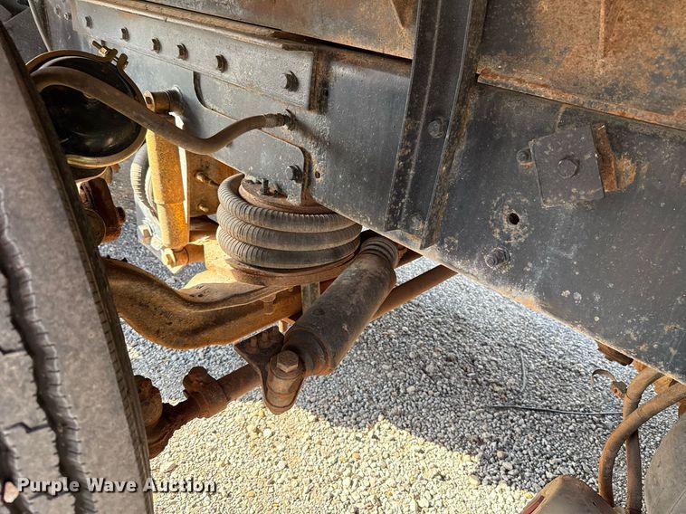 image for item EJ4620 2001 Kenworth T800 dump truck