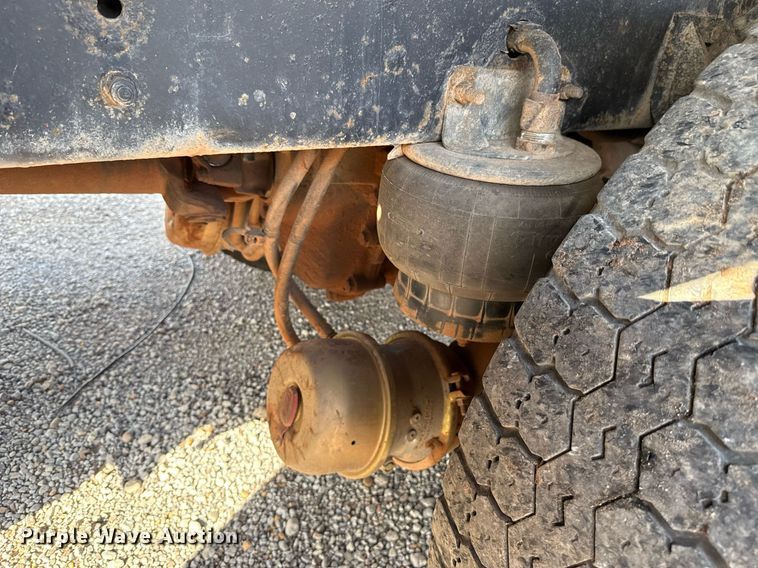 image for item EJ4620 2001 Kenworth T800 dump truck