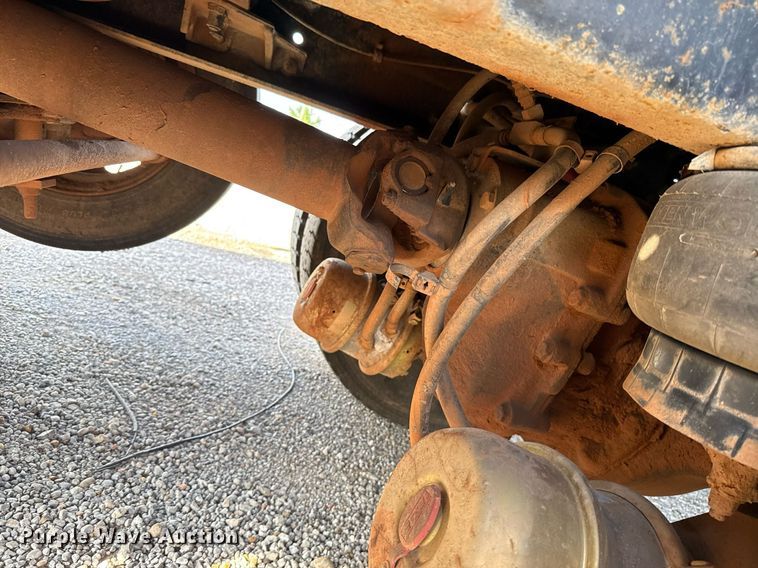 image for item EJ4620 2001 Kenworth T800 dump truck