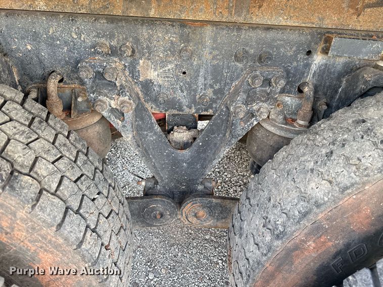 image for item EJ4620 2001 Kenworth T800 dump truck