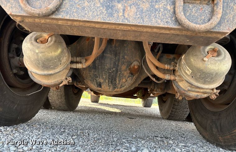 image for item EJ4620 2001 Kenworth T800 dump truck