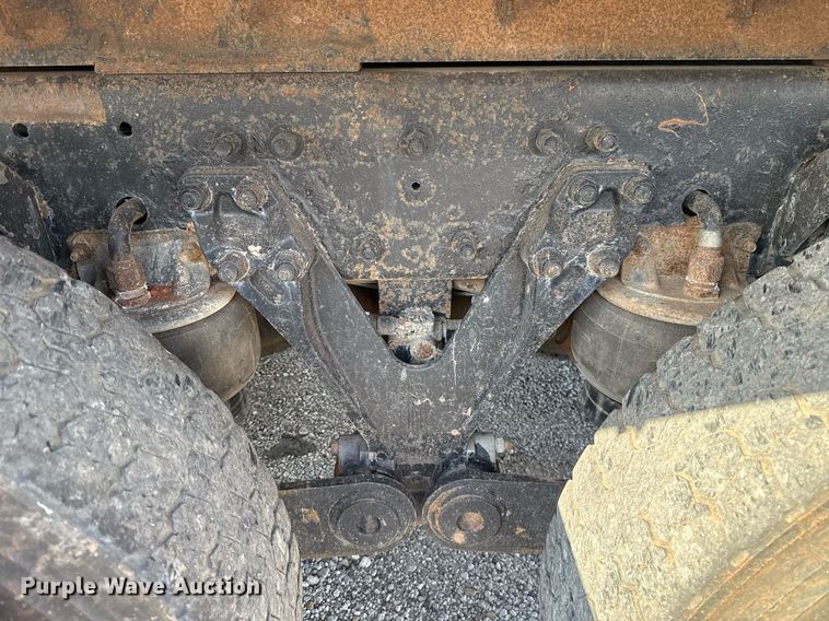 image for item EJ4620 2001 Kenworth T800 dump truck