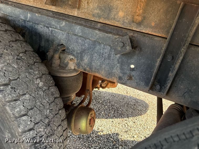 image for item EJ4620 2001 Kenworth T800 dump truck