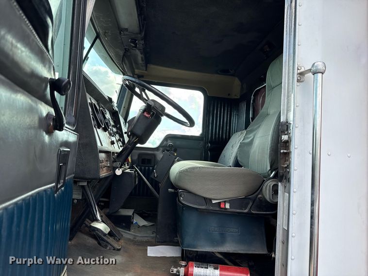 image for item EJ4620 2001 Kenworth T800 dump truck