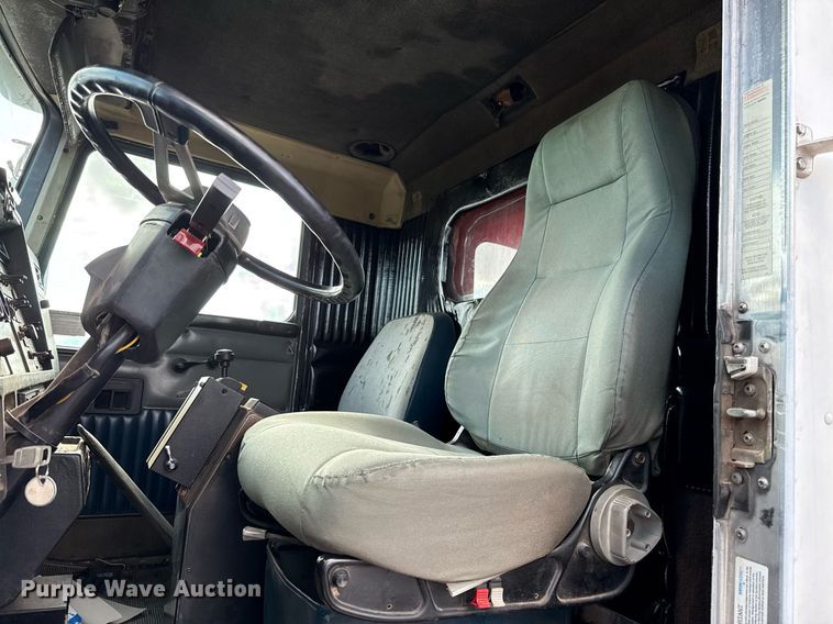 image for item EJ4620 2001 Kenworth T800 dump truck