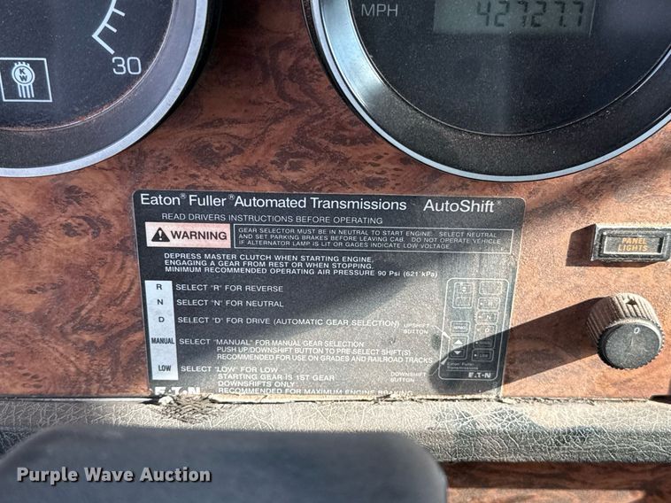 image for item EJ4620 2001 Kenworth T800 dump truck