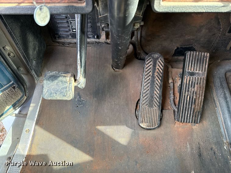 image for item EJ4620 2001 Kenworth T800 dump truck