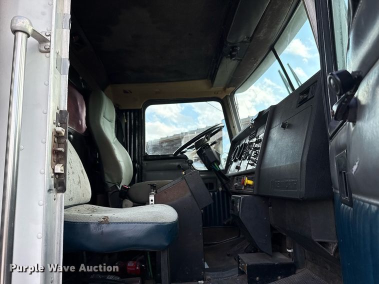 image for item EJ4620 2001 Kenworth T800 dump truck