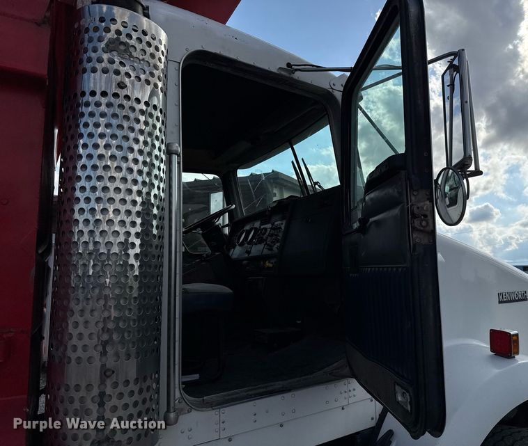 image for item EJ4620 2001 Kenworth T800 dump truck
