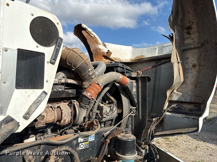 image for item EJ4620 2001 Kenworth T800 dump truck