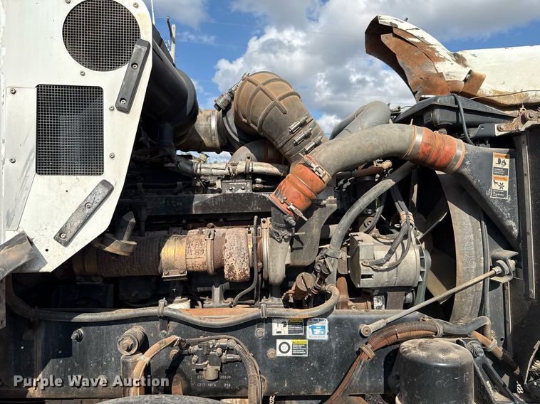 image for item EJ4620 2001 Kenworth T800 dump truck