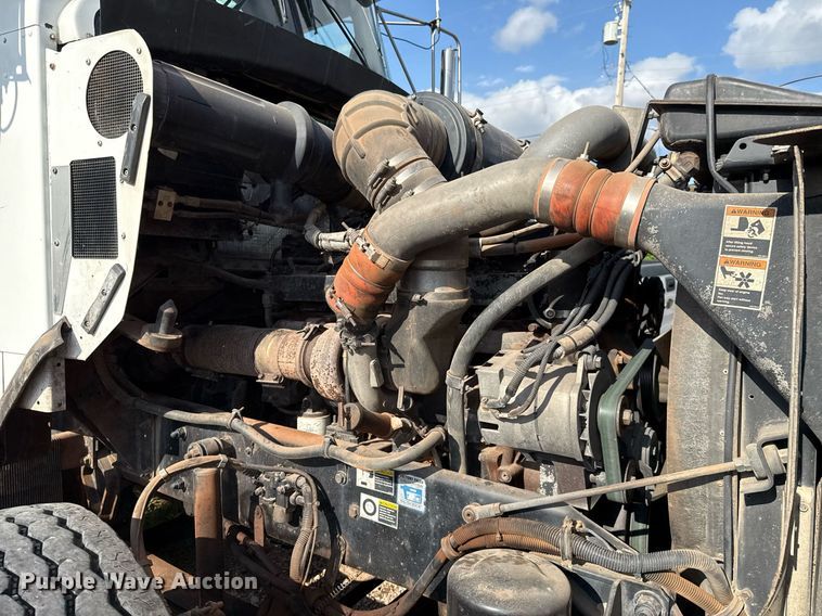 image for item EJ4620 2001 Kenworth T800 dump truck