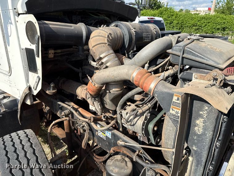 image for item EJ4620 2001 Kenworth T800 dump truck