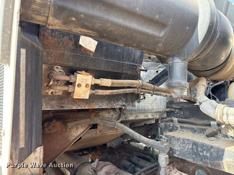 image for item EJ4620 2001 Kenworth T800 dump truck