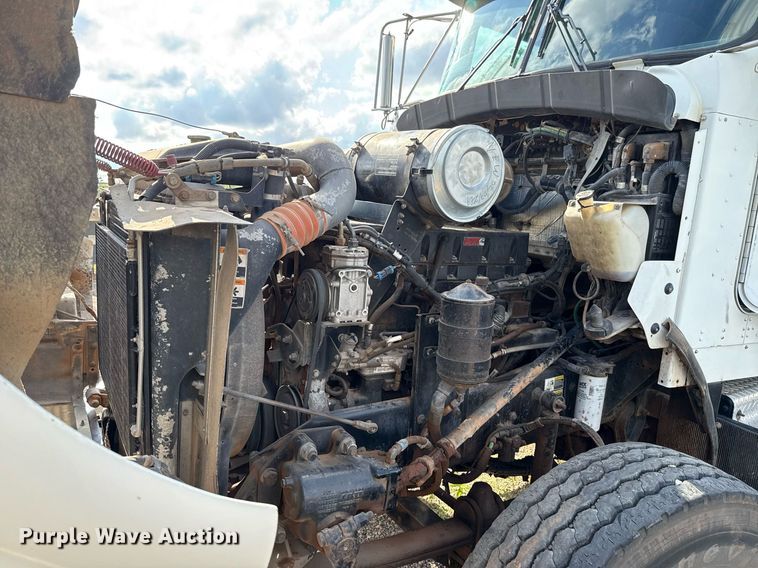 image for item EJ4620 2001 Kenworth T800 dump truck