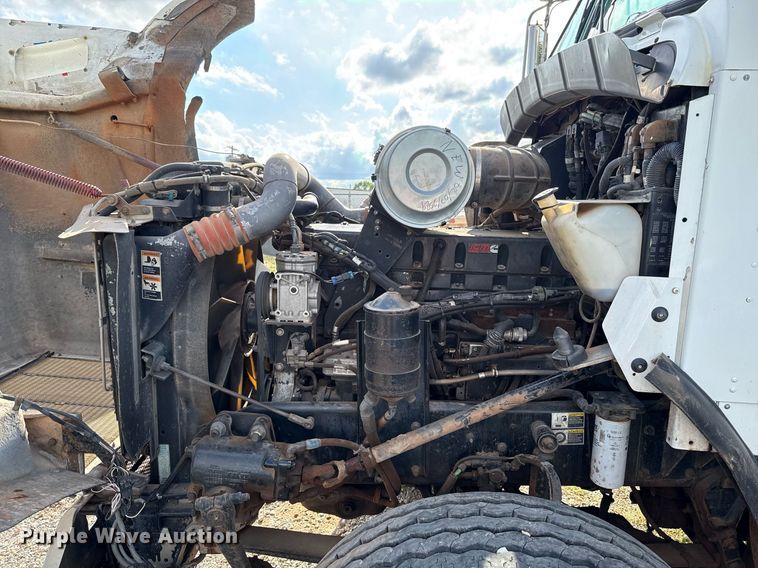 image for item EJ4620 2001 Kenworth T800 dump truck