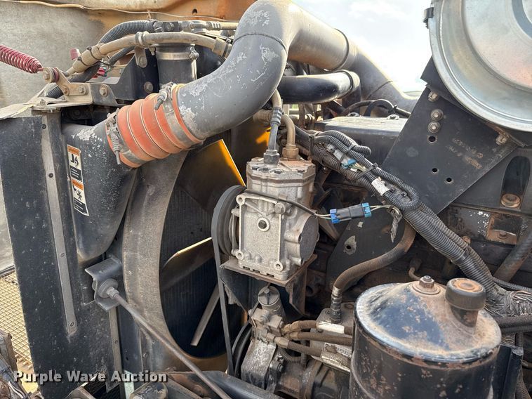 image for item EJ4620 2001 Kenworth T800 dump truck