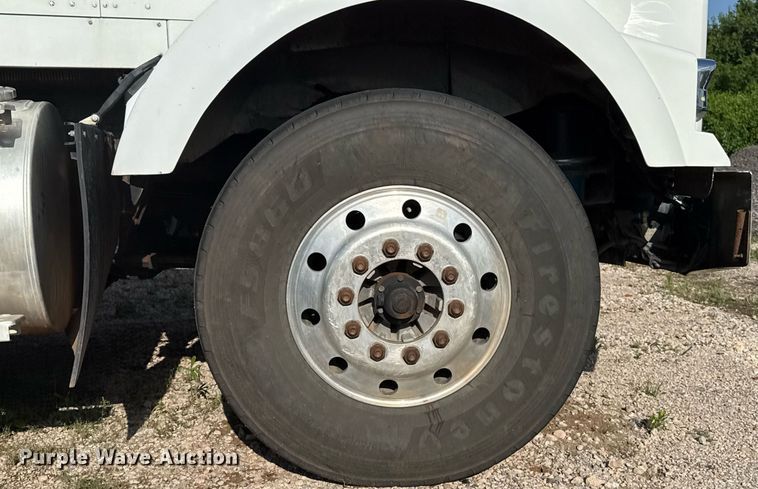 image for item EJ4620 2001 Kenworth T800 dump truck