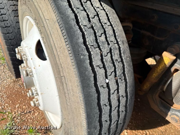 image for item EJ4620 2001 Kenworth T800 dump truck