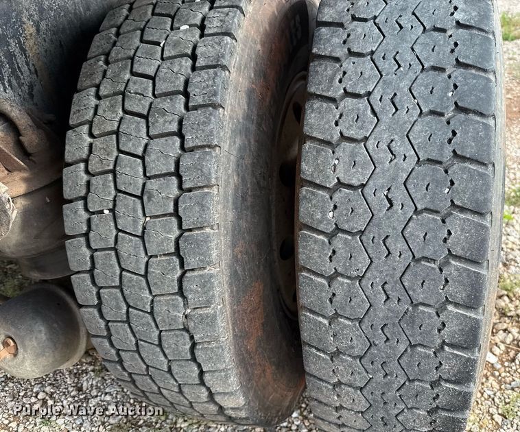 image for item EJ4620 2001 Kenworth T800 dump truck