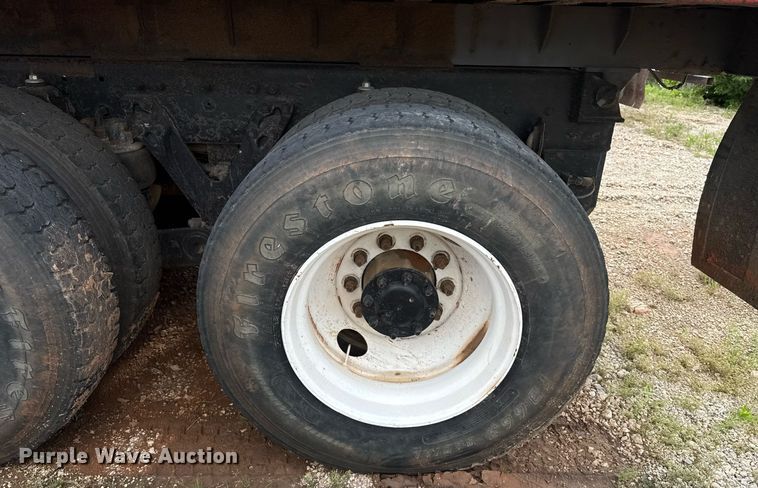 image for item EJ4620 2001 Kenworth T800 dump truck