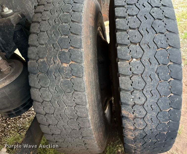 image for item EJ4620 2001 Kenworth T800 dump truck