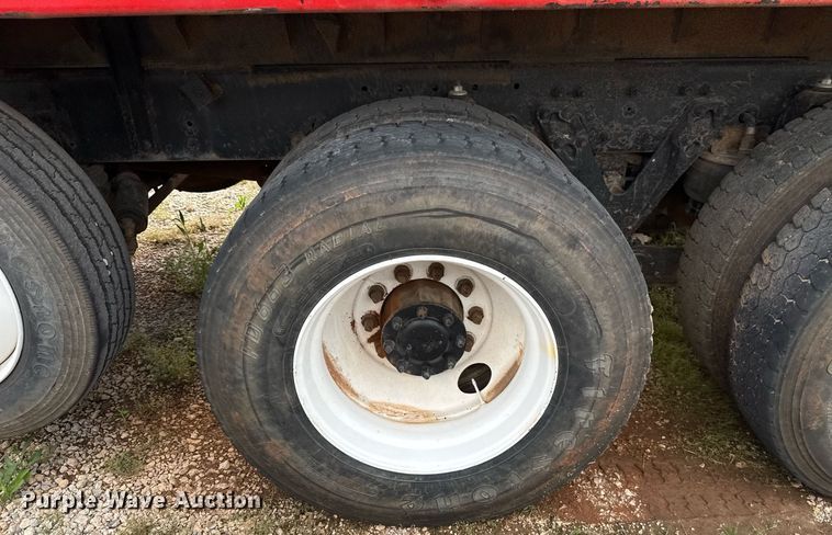 image for item EJ4620 2001 Kenworth T800 dump truck