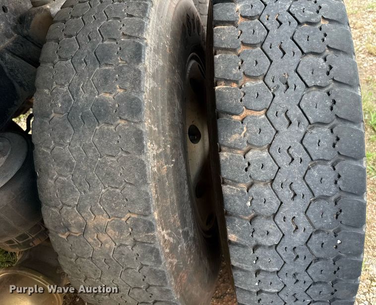 image for item EJ4620 2001 Kenworth T800 dump truck