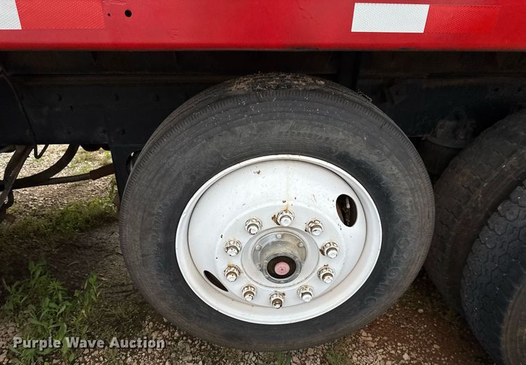 image for item EJ4620 2001 Kenworth T800 dump truck