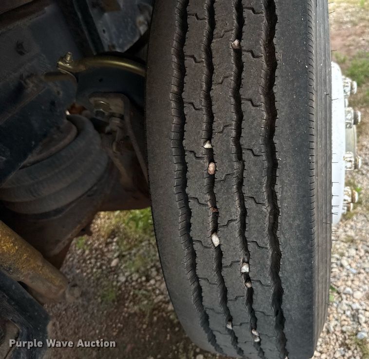 image for item EJ4620 2001 Kenworth T800 dump truck