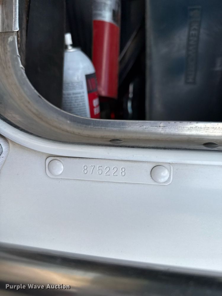 image for item EJ4620 2001 Kenworth T800 dump truck