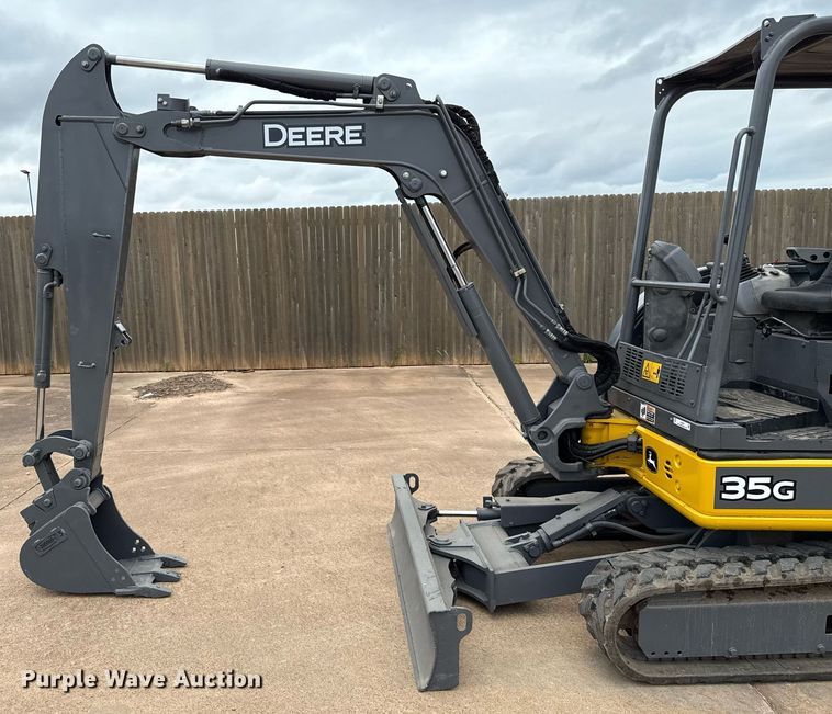 image for item EJ4628 2017 John Deere 35G mini excavator