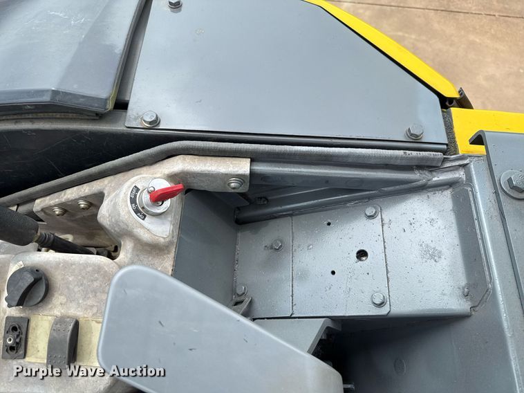 image for item EJ4628 2017 John Deere 35G mini excavator