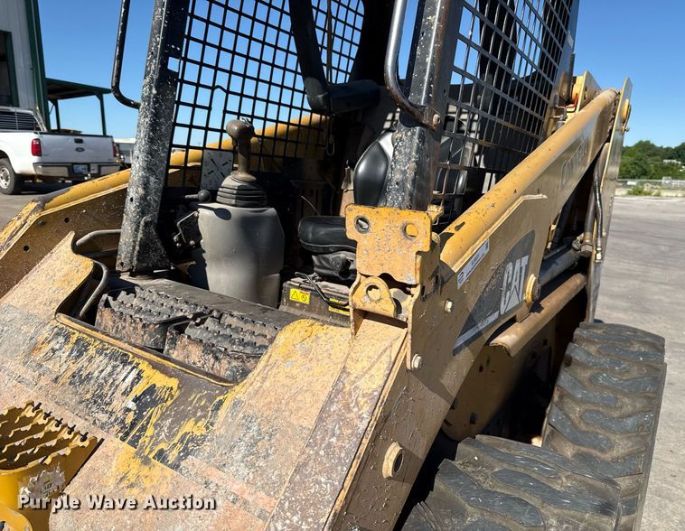 image for item EJ4631 2006 Caterpillar 248B skid steer loader