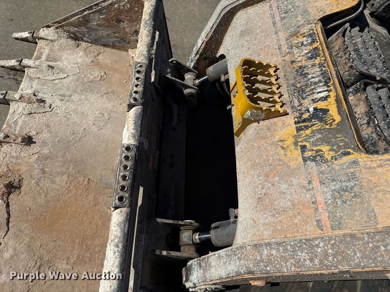 image for item EJ4631 2006 Caterpillar 248B skid steer loader