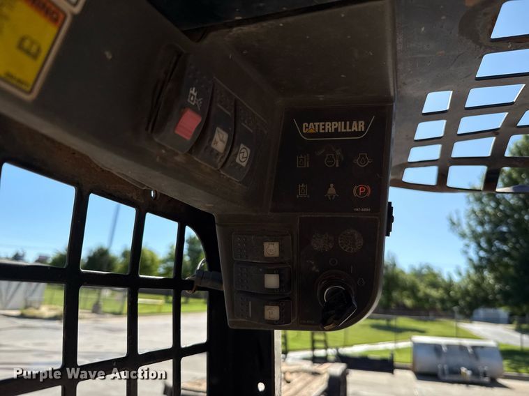 image for item EJ4631 2006 Caterpillar 248B skid steer loader