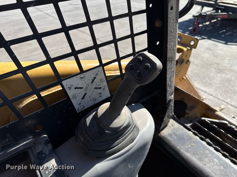 image for item EJ4631 2006 Caterpillar 248B skid steer loader