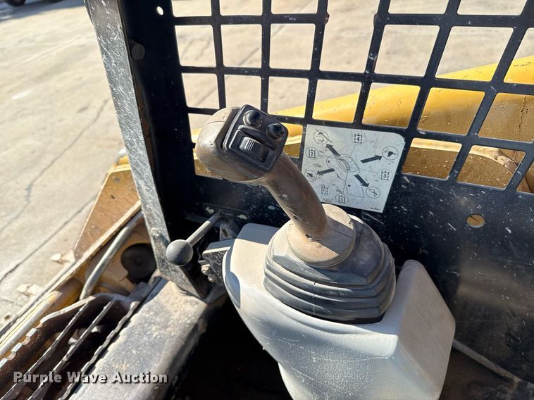 image for item EJ4631 2006 Caterpillar 248B skid steer loader